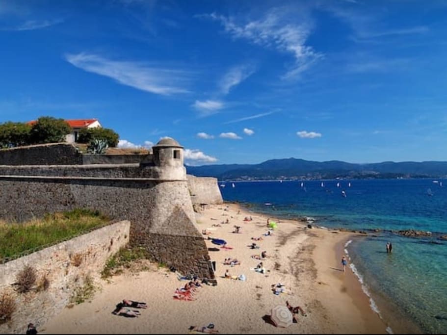 Plage St Francois a 50 mètres