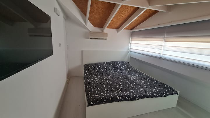 חדר 2
מיטה זוגית 1.80.