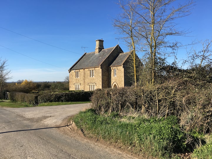 National Trust village of Coleshill, Cotswolds Cottages for Rent in