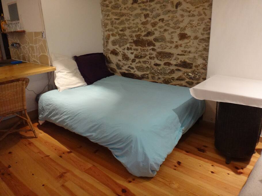 New clic-clac couch makes a large double bed