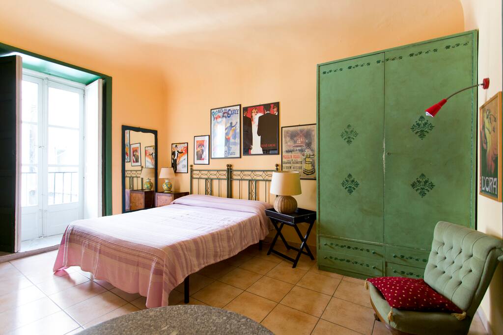 A CHIC STUDIO NEAR THE CATHEDRAL Apartments for Rent in Palermo