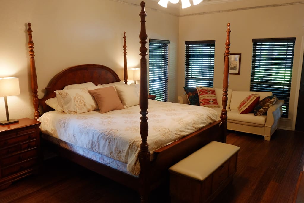 Master bedroom with twin day bed