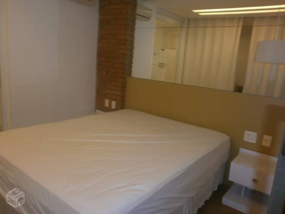 New bed, fresh sheets, 5 cushions.