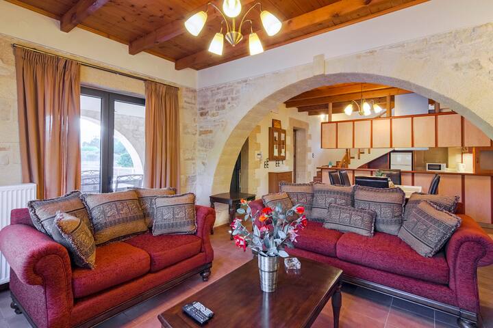 Traditional Stone Villa, 6 BD, 6 BA, private pool gallery image 5