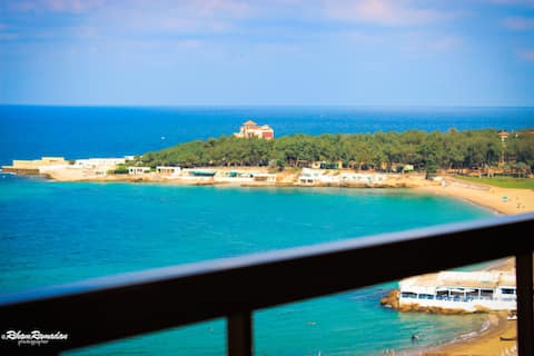 Apartment in front of the sea (VieWooW)