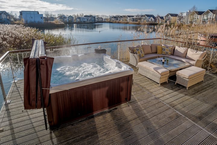 Wren Lodge - Hm11 - Hot Tub -Lakeside Spa Property - Cotswolds