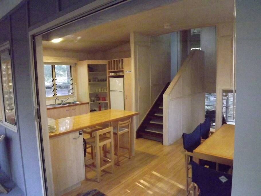 Kitchen/dining on middle level