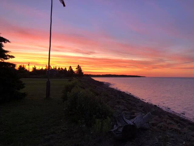 Beautiful OCEANFRONT BEACH Cottage – NB, Canada gallery image 2