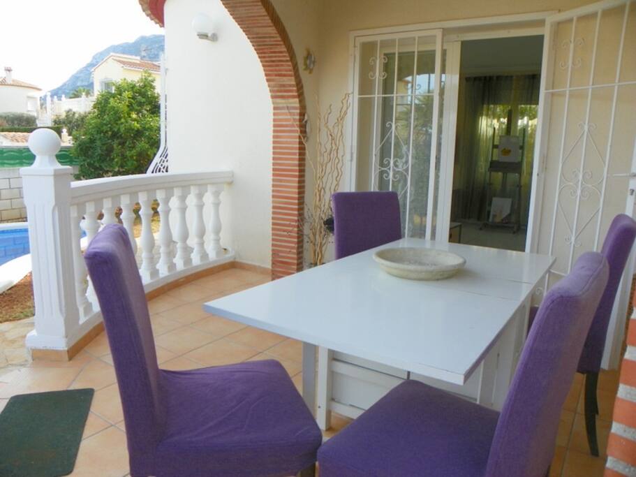 Covered outdoor dining by the pool