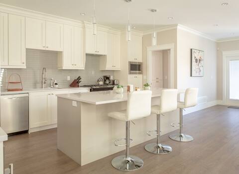 Brand New Luxury Custom Home near Metrotown