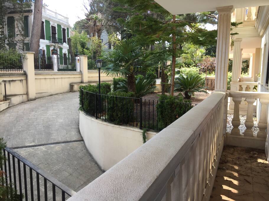 TERRAZA EXTERIOR CON JARDIN PRIVADO