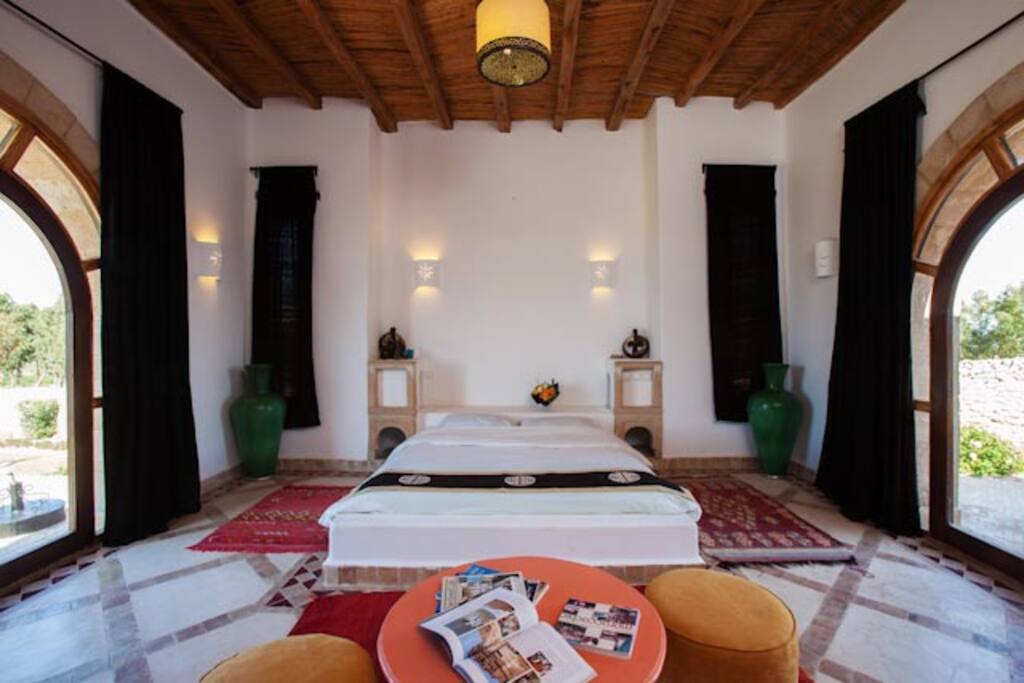 Le lit queen size de la Grande suite