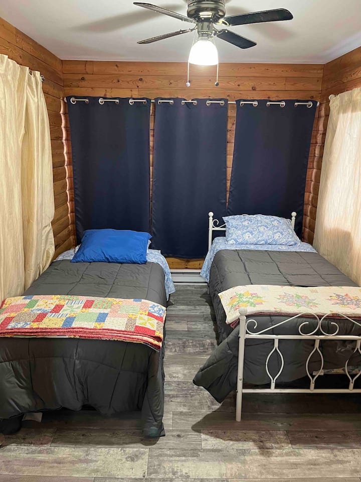 Spavaća soba #4
2 kreveta za 1 osobu