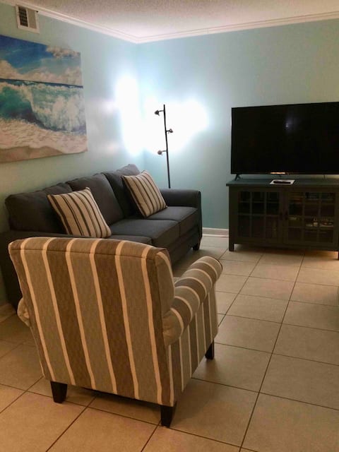 Popular Airbnb listing: Sea Gem - Winter Sunshine by the Sea in Hilton Head Island