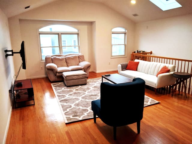 Beautiful 3BR Apt, Only 20 Minutes to Time Square!