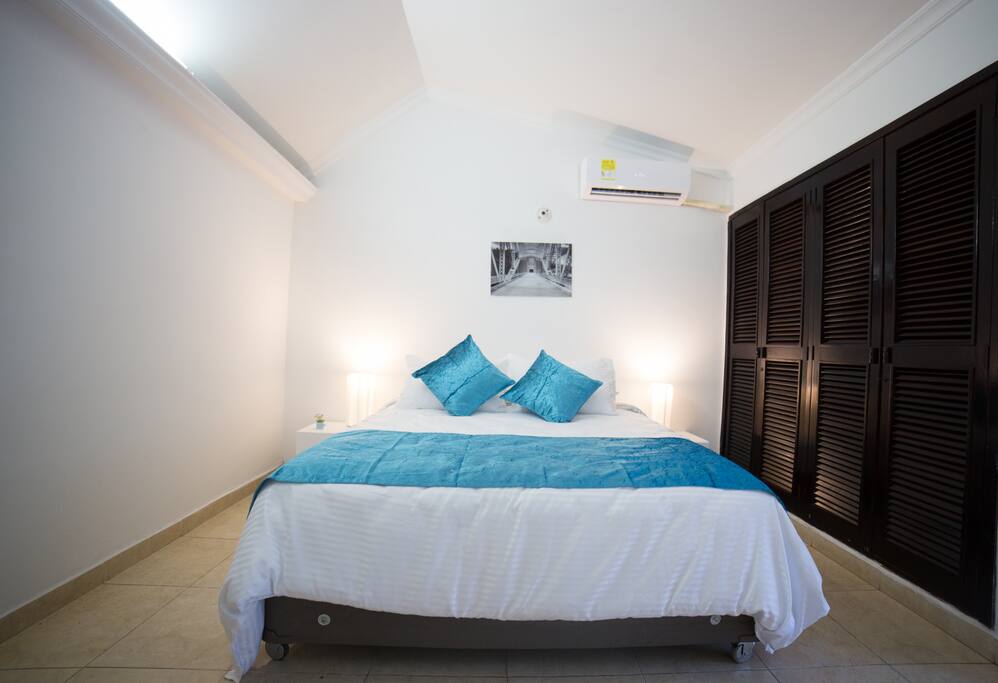 Room with queen Bed
