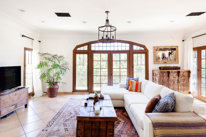 Hollywood Hills Designer Villa/Duplex with Authentic Charm