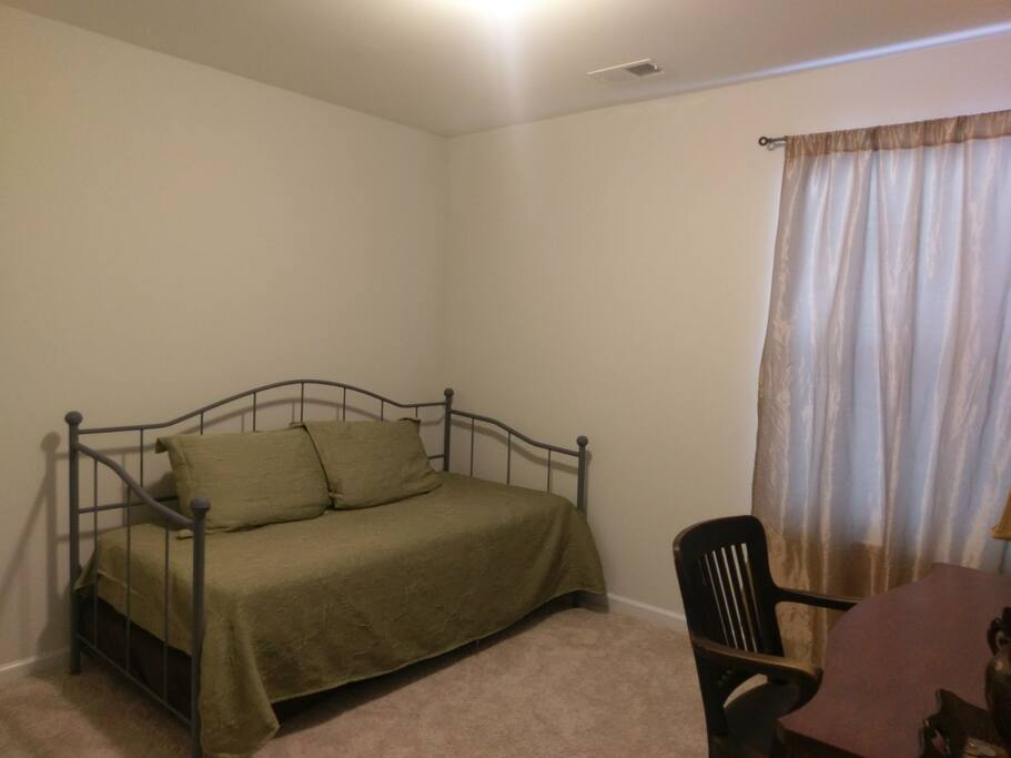 twin daybed with pull out twin trundle