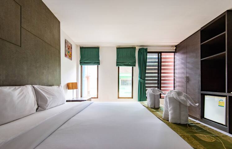 300M to Bar street &  beach - Standard King Room