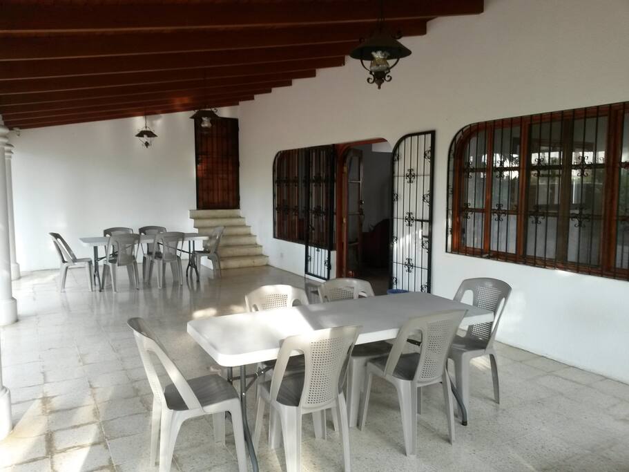 Área de comedor en la terraza