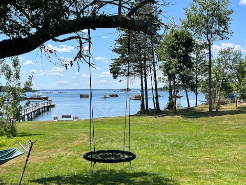 Our charming,oceanfront, Bradford point cottage