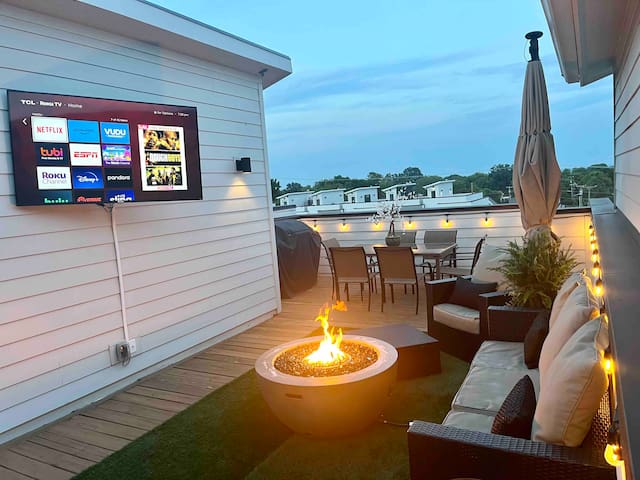 Music City Retreat | King Suite & Rooftop Deck!’ gallery image 2