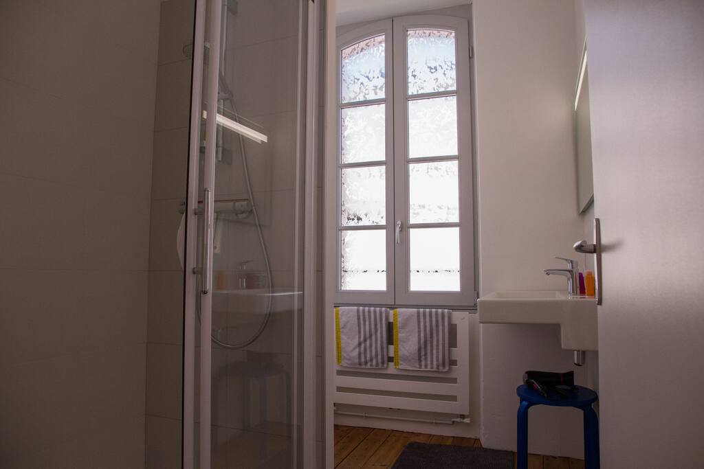 LES 8 B Suite ASI Salle de Bain