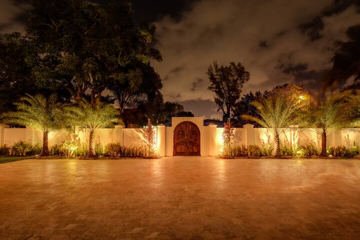 Decadent Compound – Private Pool & Hottub gallery image 4