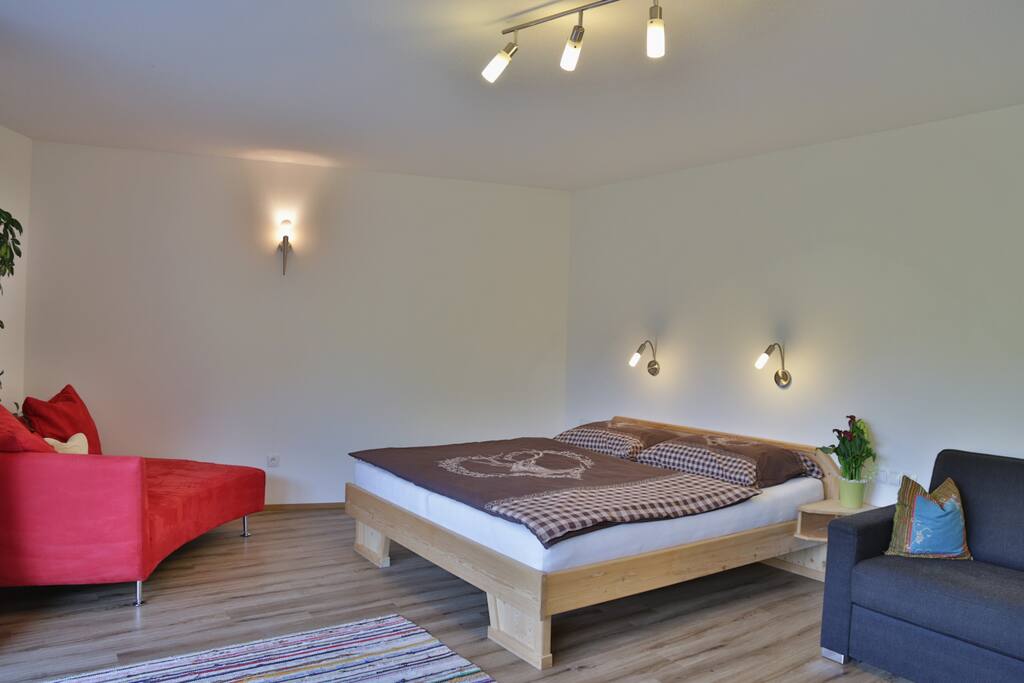 Panorama Schlafzimmer mit Blick auf die Berge.