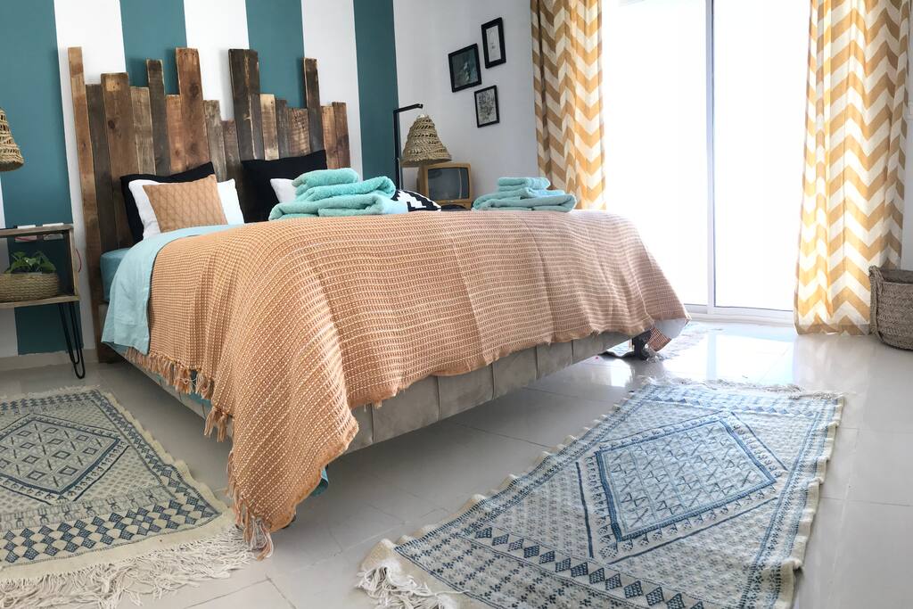 Bedroom with access to the terrace and a view / Chambre à coucher avec accès à la terrasse et une vue