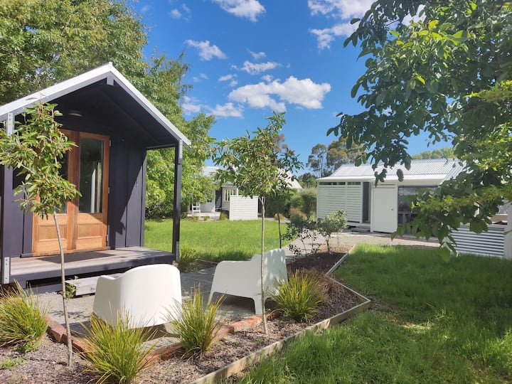 Plum Tree Hideaways two cabins close to town Tiny houses for Rent