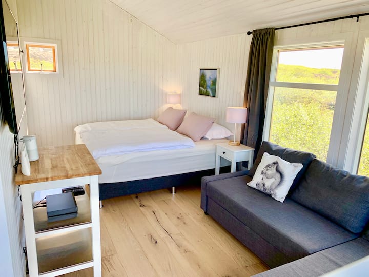 Спалня 4 - къща за гости с отделен вход и баня и с висококачествени легла