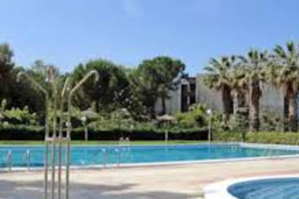 Piscina en el centro de la comunidad