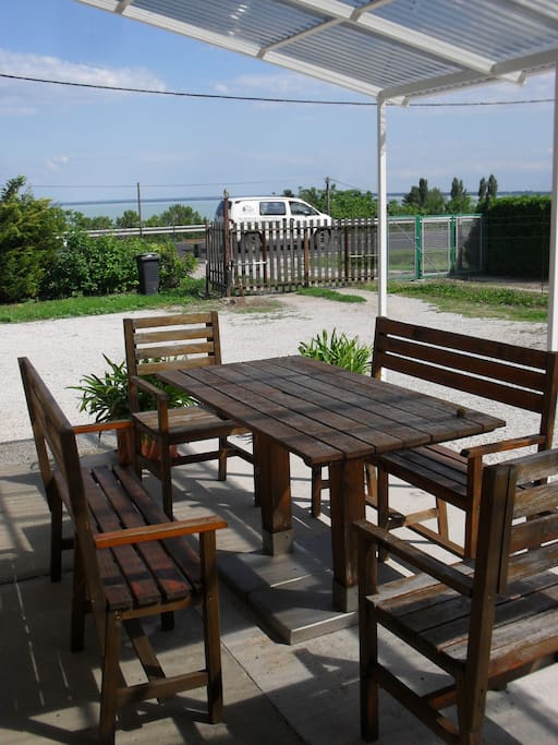 Alsó apartman terasza