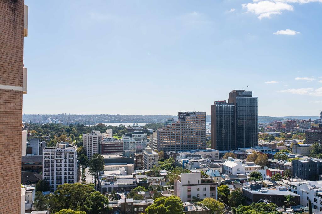 The apartment is within walking distance of most Sydney landmarks, including the Botanical Garden, the Opera House and the Harbour