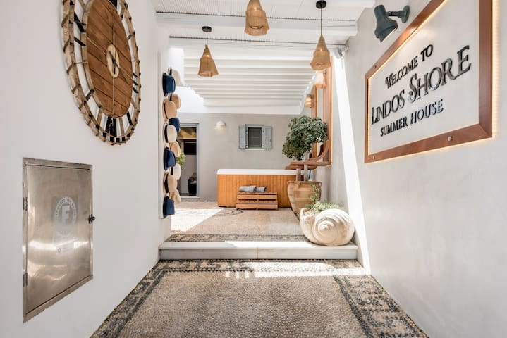 Traditional Lindos Shore Summer Villa With Jacuzzi