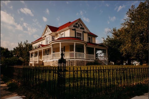 Victorian Charm Centrally Located