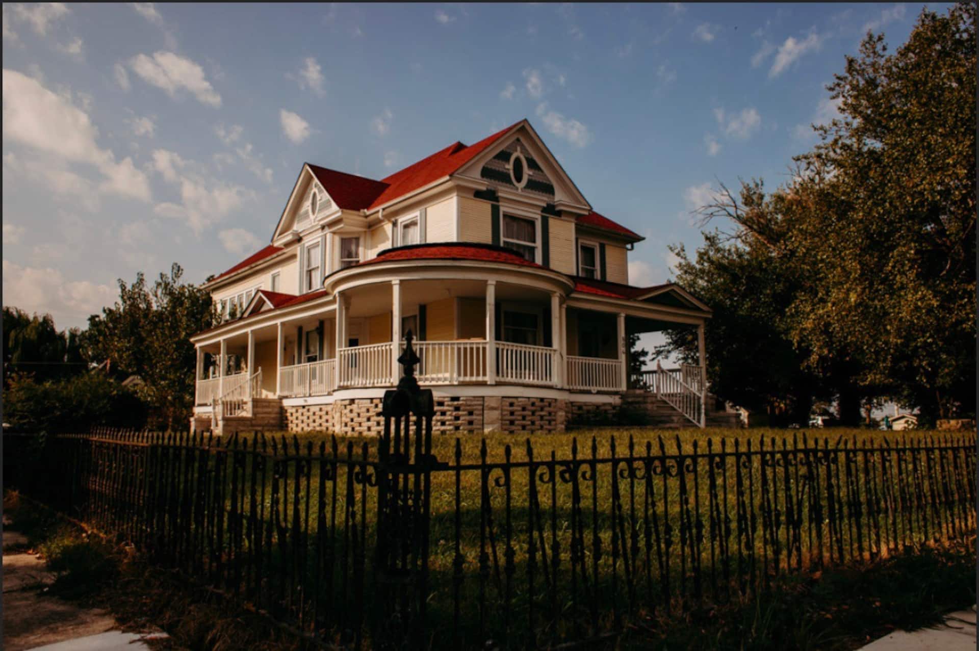 Victorian Charm Centrally Located