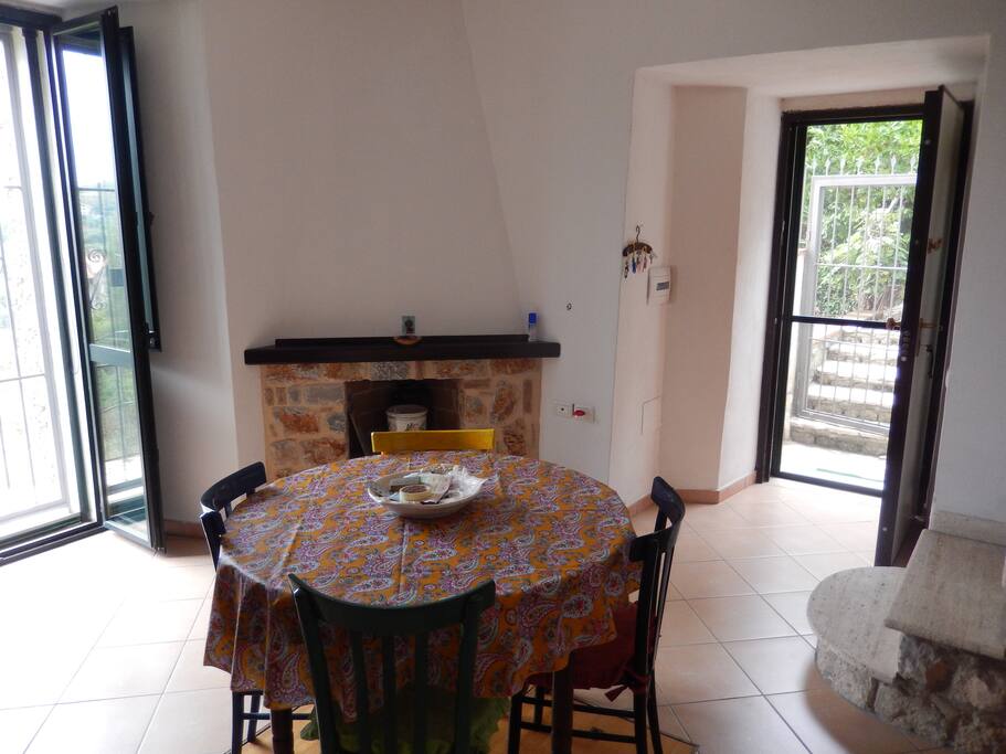 Caminetto (all'esterno anche barbeque in muratura)