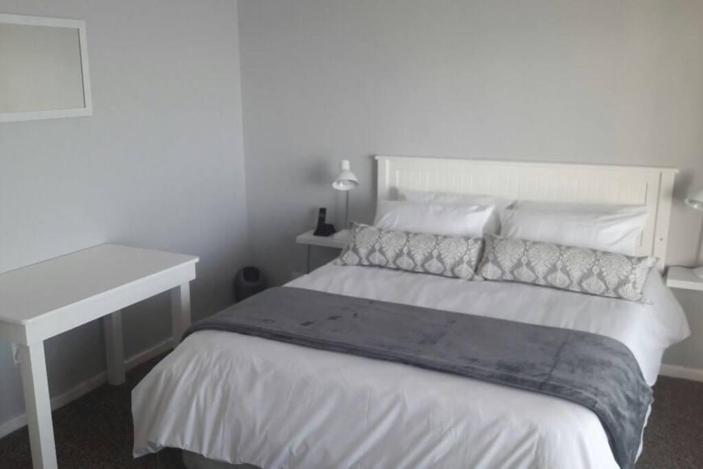 MAIN BEDROOM