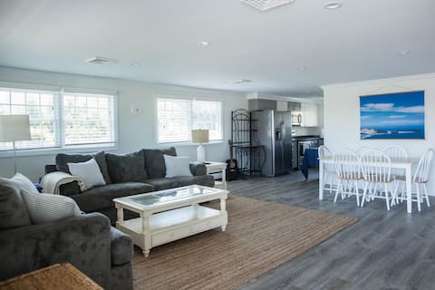 Bright 2BR, steps from the beach & downtown Lewes!