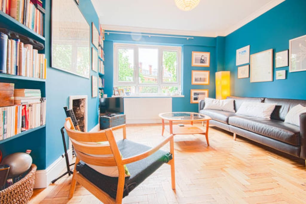 Sunny apartment in the heart of the East End