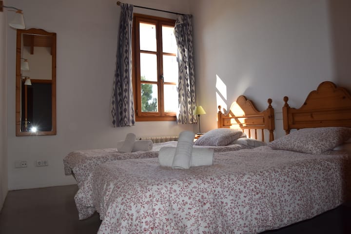 Twin room upstairs