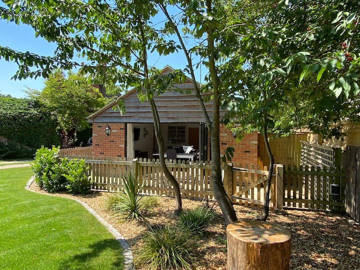 Character Detached Two Bedroom Pet Friendly Barn Houses for Rent in