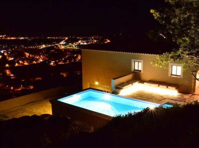 Precioso chalet con vistas. Piscina privada.