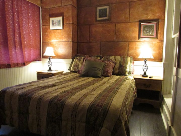 חדר שינה ראשי בקומה הראשונה