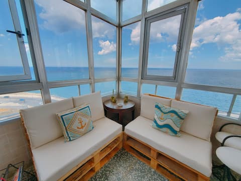 *Malecon Havana* Seaview, FREE Wi-Fi, elevator.