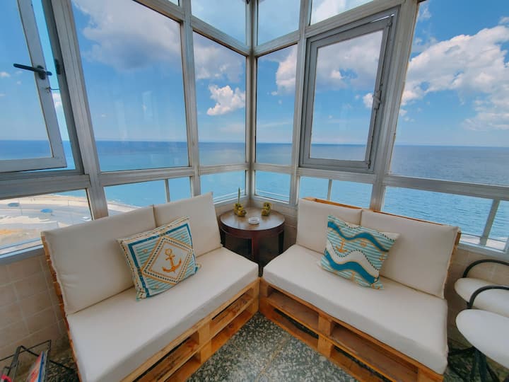 *Malecon Havana* Seaview, FREE Wi-Fi, elevator.