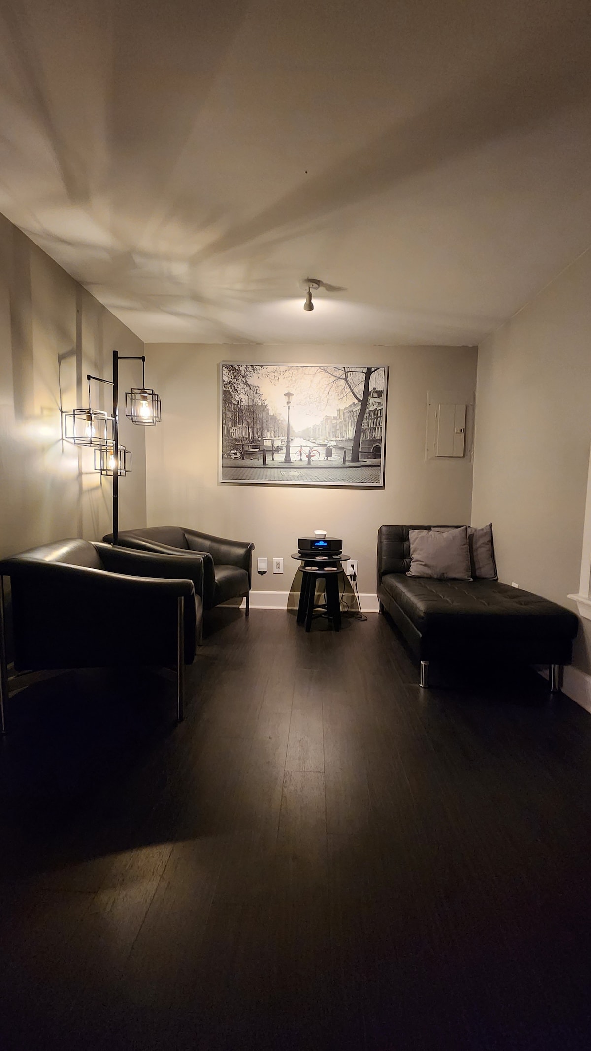 Top Airbnb: The Cozy Home on Wakefield in Central Northwest