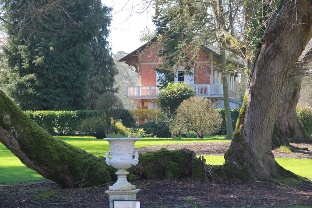 dans son parc